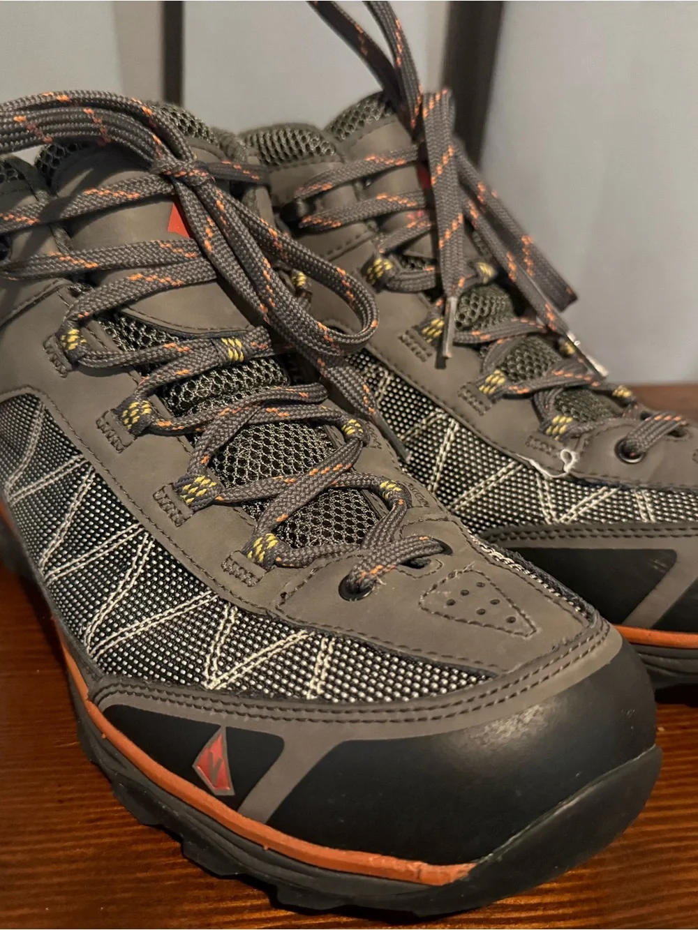 Vasque Men's Gray and Orange Trail Boots